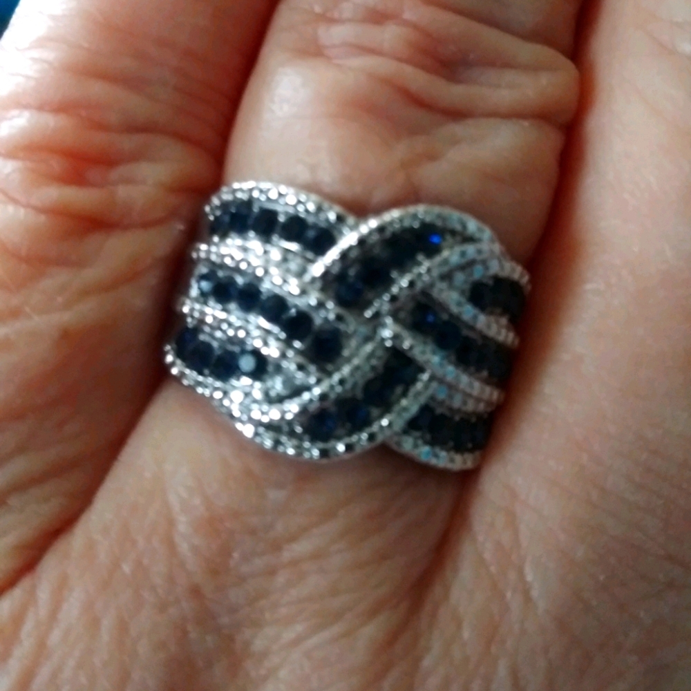 Blue sapphire n diamond ring